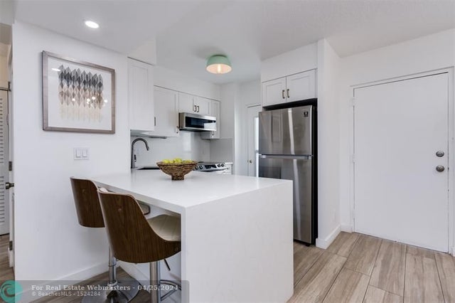 3 of 35 - 2555 Ne 11th St 503, Fort Lauderdale, FL