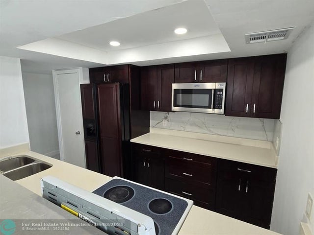 3 of 17 - 1060 Crystal Lake Drive 401, Deerfield Beach, FL