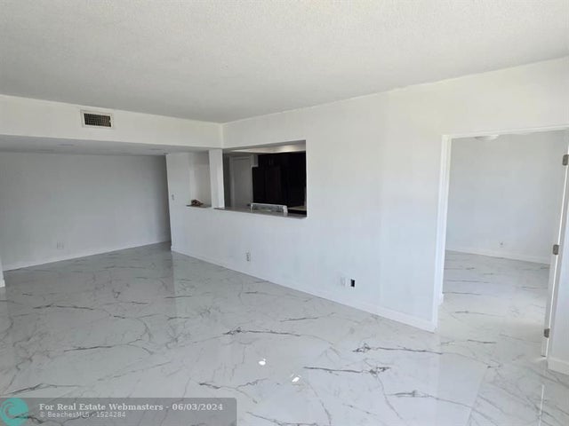 5 of 17 - 1060 Crystal Lake Drive 401, Deerfield Beach, FL