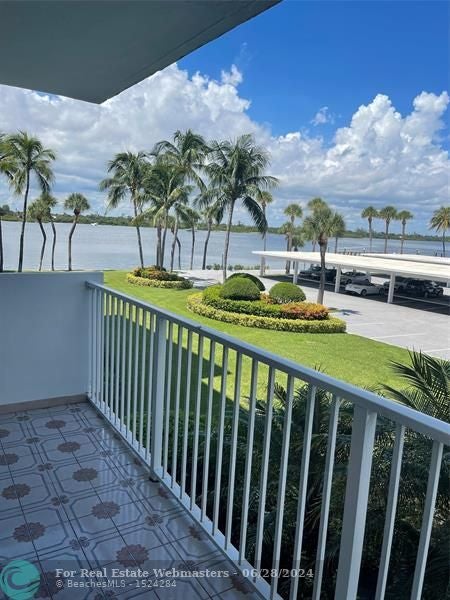 3 of 8 - 2860 S Ocean Blvd 203, Palm Beach, FL