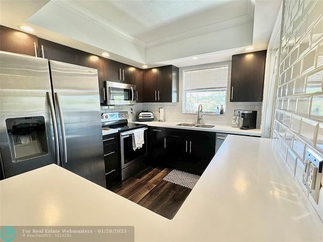 4 of 18 - 2141 Ne 68th St 203, Fort Lauderdale, FL