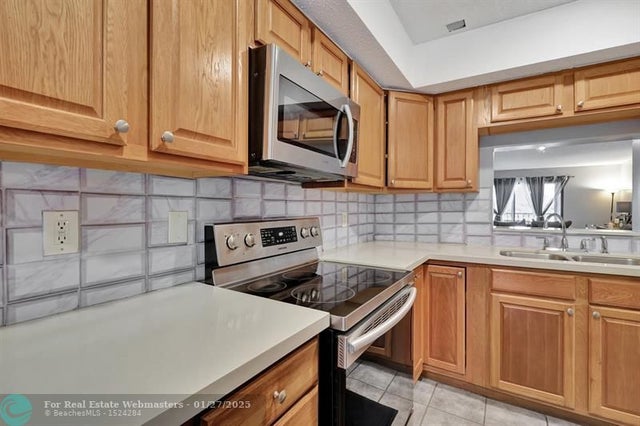2 of 16 - 5884 Morningstar Cir 201, Delray Beach, FL