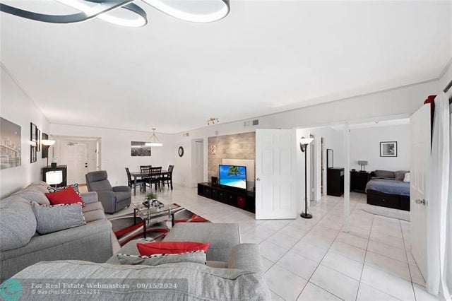 5 of 32 - 2751 N Palm Aire Dr 102, Pompano Beach, FL