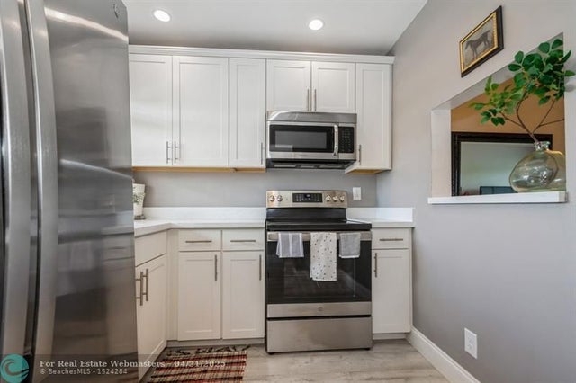 2 of 33 - 9181 Sunrise Lakes Blvd 306, Sunrise, FL