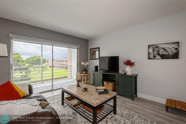 3 of 33 - 9181 Sunrise Lakes Blvd 306, Sunrise, FL