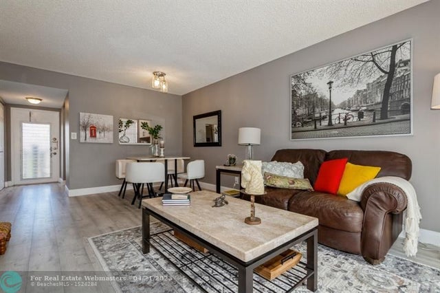 4 of 33 - 9181 Sunrise Lakes Blvd 306, Sunrise, FL