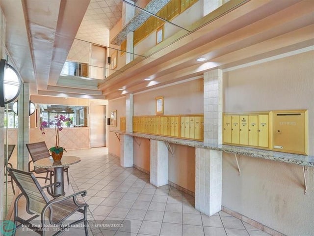 4 of 43 - 4000 N Hills Dr 7, Hollywood, FL