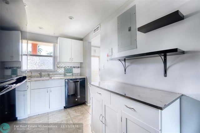 4 of 13 - 7991 N Sunrise Lakes Dr N 109, Sunrise, FL