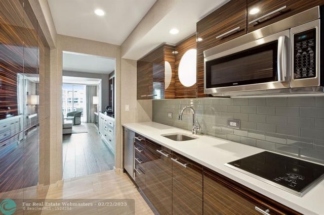 5 of 47 - 551 N Fort Lauderdale Beach Blvd R2211, Fort Lauderdale, FL