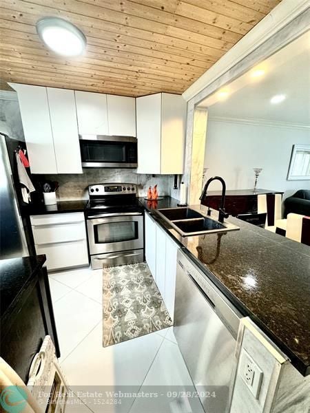 4 of 31 - 4311 Crystal Lake Dr 213, Deerfield Beach, FL
