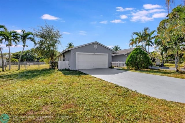 1 of 48 - 134 Sparrow Dr A, Royal Palm Beach, FL