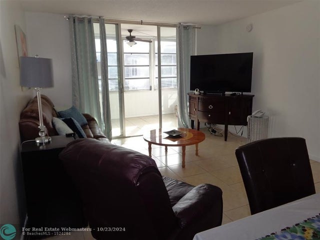 3 of 29 - 4899 Nw 26th Ct 453, Lauderdale Lakes, FL