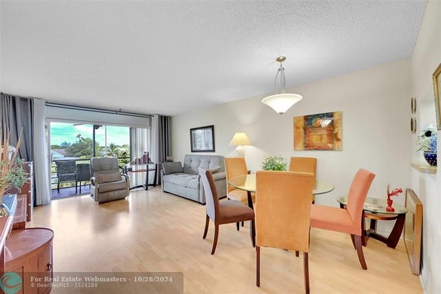 2 of 32 - 9621 Sunrise Lakes Blvd 301, Sunrise, FL