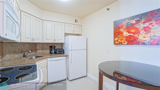 5 of 22 - 5225 Collins Ave 1417, Miami Beach, FL