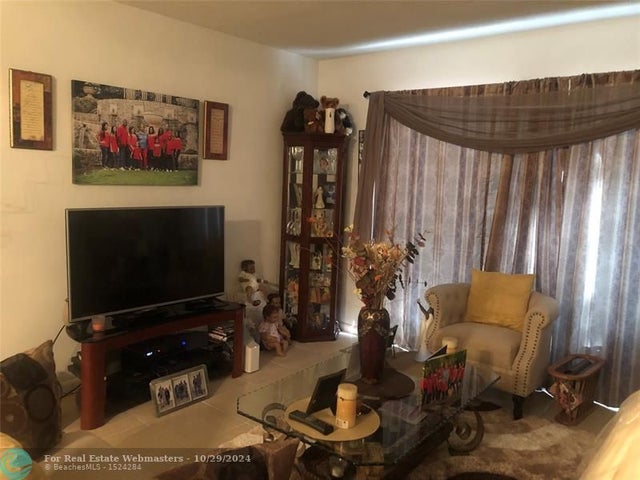 5 of 14 - 3930 Crystal Lake Dr 208, Deerfield Beach, FL