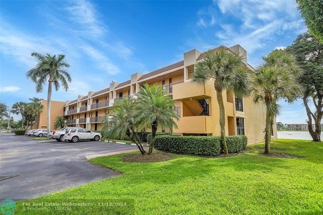 2 of 44 - 5801 Coral Lake Dr 101, Margate, FL