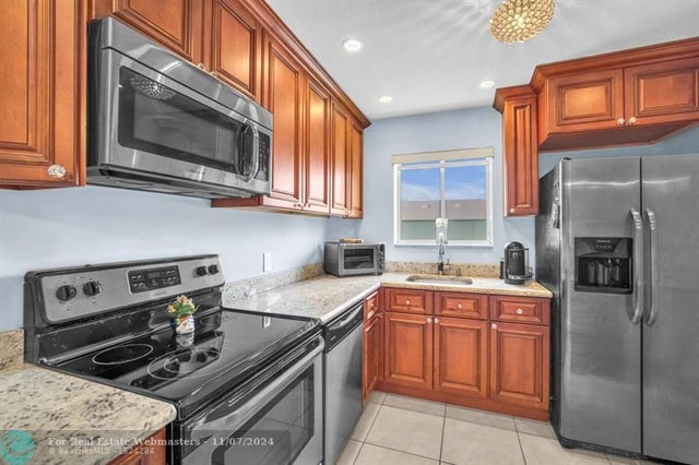 1 of 13 - 200 Waterway Dr 309, Lantana, FL