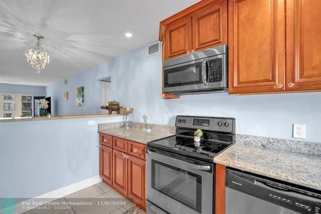 2 of 13 - 200 Waterway Dr 309, Lantana, FL