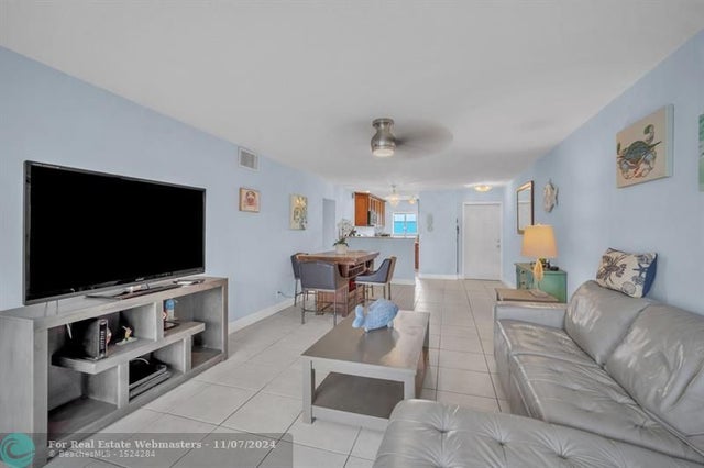 5 of 13 - 200 Waterway Dr 309, Lantana, FL