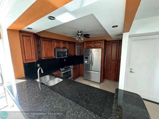 2 of 11 - 4800 Bayview Dr 406, Fort Lauderdale, FL