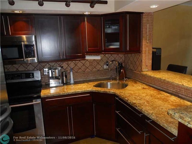 5 of 18 - 5321 Ne 24th Ter 512a, Fort Lauderdale, FL