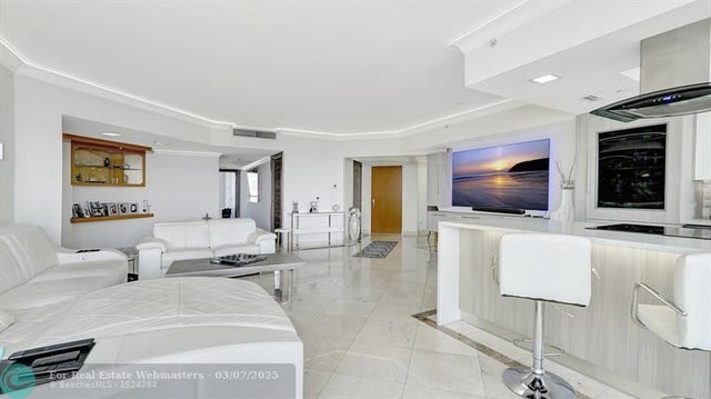 4 of 65 - 21205 Yacht Club Drive 3105, Aventura, FL
