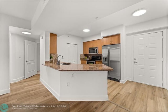 5 of 38 - 1830 Radius Dr 605, Hollywood, FL