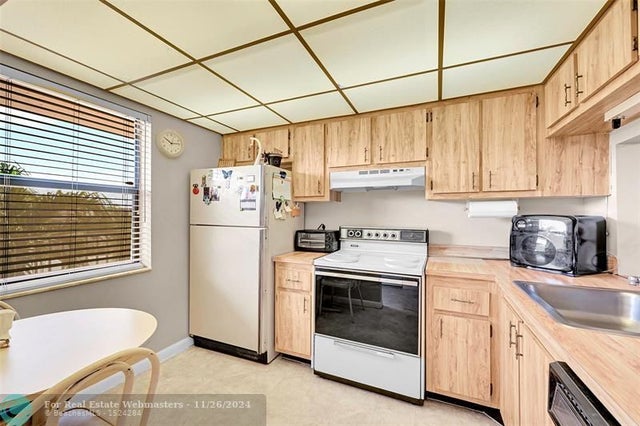 5 of 38 - 10101 Sunrise Lakes Blvd 305, Sunrise, FL