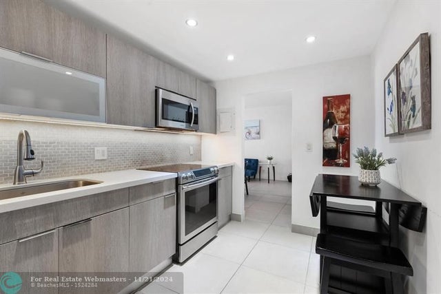 5 of 25 - 4001 S Ocean Dr 8e, Hollywood, FL