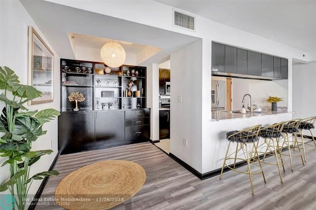 4 of 33 - 1200 Brickell Bay Dr 3001, Miami, FL
