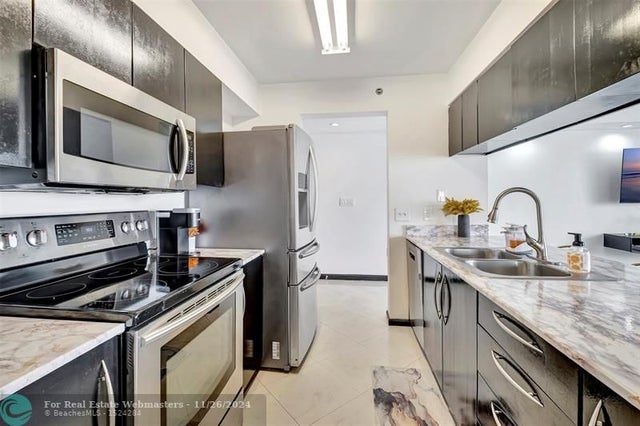 5 of 33 - 1200 Brickell Bay Dr 3001, Miami, FL