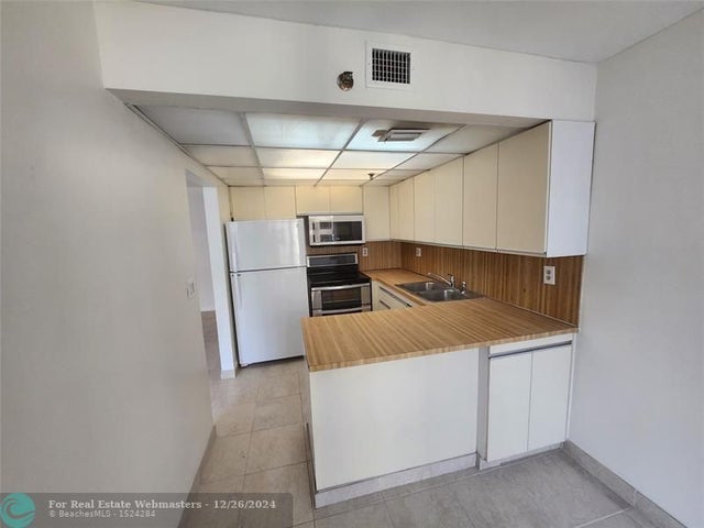 5 of 15 - 17890 W Dixie Hwy 619, North Miami Beach, FL