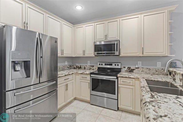 4 of 21 - 7440 Willow Grove Pl, Davie, FL