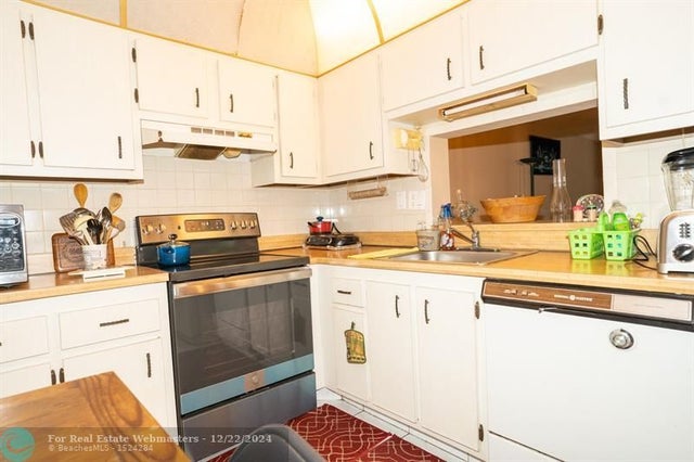 2860 Somerset Dr 214k, Lauderdale Lakes