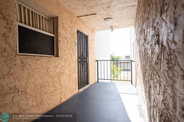 5 of 14 - 2860 Somerset Dr 214k, Lauderdale Lakes, FL