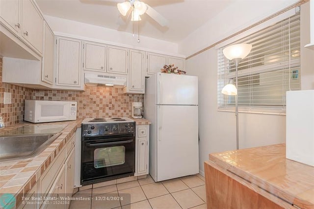 4 of 44 - 4411 Nw 16th St 305, Lauderhill, FL