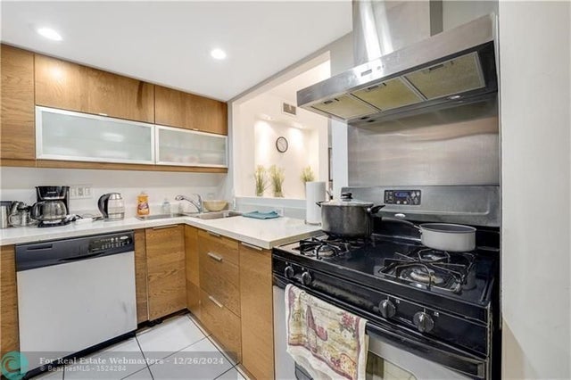 5 of 27 - 3140 S Ocean Dr 409, Hallandale, FL