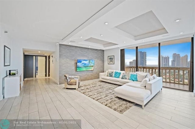 3 of 30 - 19355 Turnberry Way 16gr, Aventura, FL