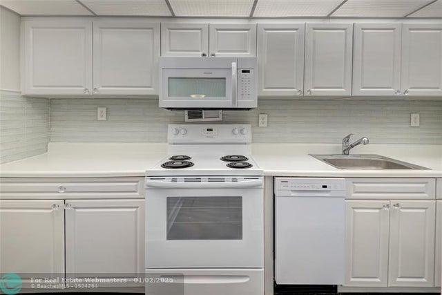 2 of 22 - 1000 West Ave 1405, Miami Beach, FL