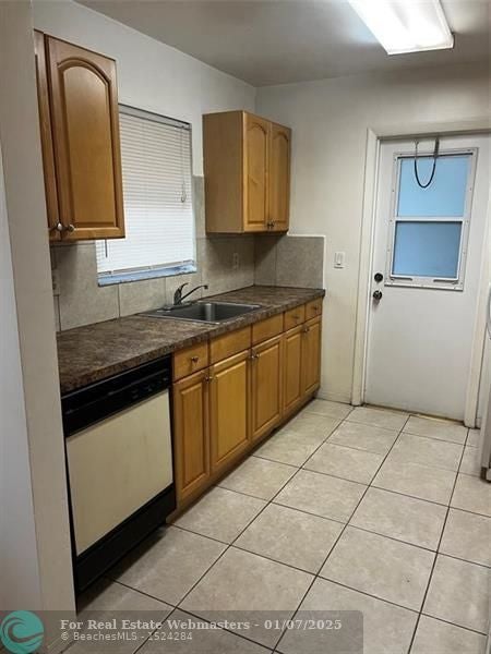 3 of 11 - 419 S Crescent Dr 1, Hollywood, FL