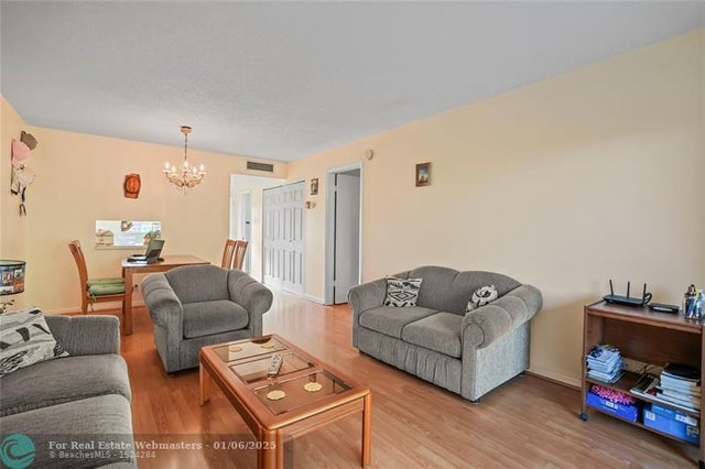 2 of 43 - 3001 Nw 46th Ave 404, Lauderdale Lakes, FL