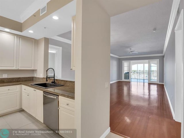 3 of 45 - 14 Harbour Isle Dr Ph4, Fort Pierce, FL