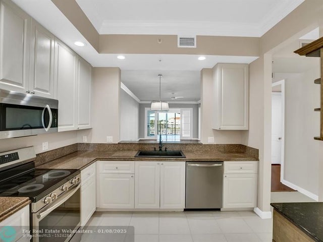 5 of 45 - 14 Harbour Isle Dr Ph4, Fort Pierce, FL