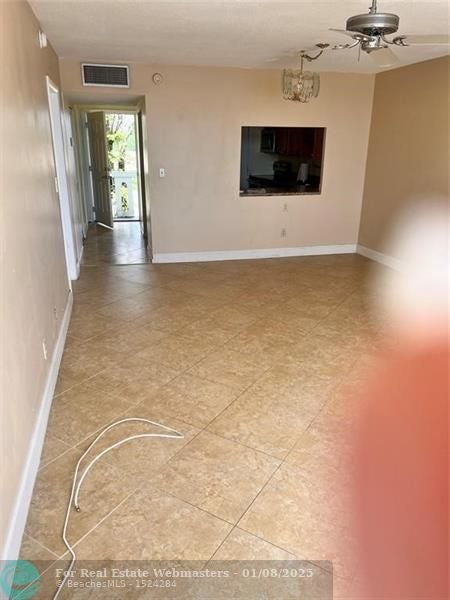 4 of 12 - 1000 Ne 191st St 25, Miami, FL