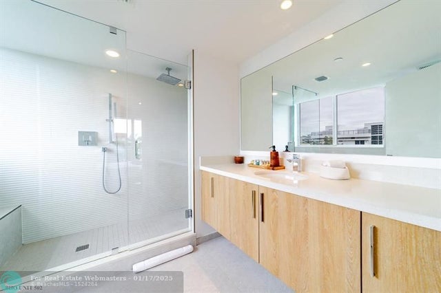5 of 11 - 1100 100th St 502, Bay Harbor Islands, FL