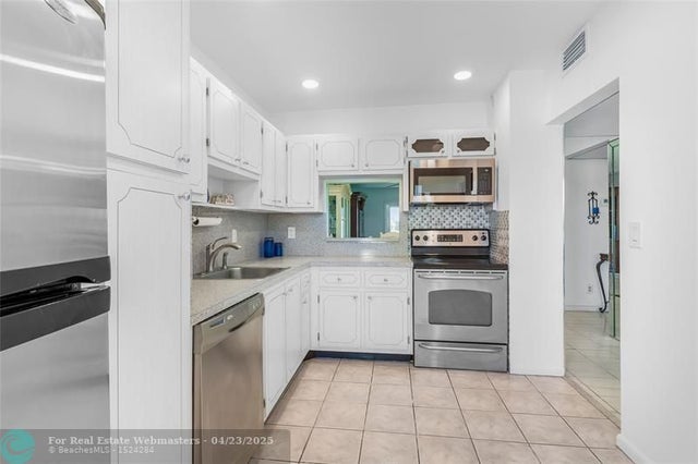 4 of 13 - 320 S Surf Rd 304, Hollywood, FL