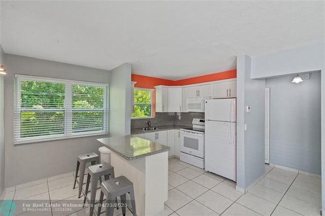 2 of 21 - 1301 N 12th Ct 4b, Hollywood, FL