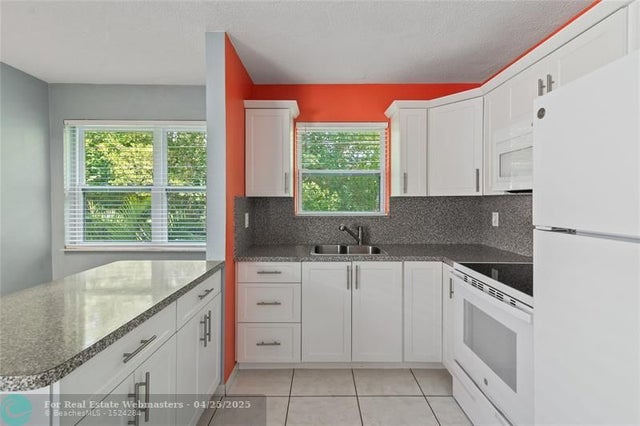 3 of 21 - 1301 N 12th Ct 4b, Hollywood, FL
