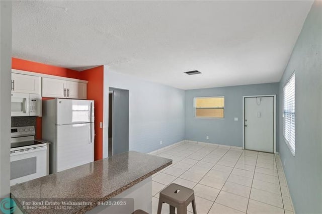 4 of 21 - 1301 N 12th Ct 4b, Hollywood, FL