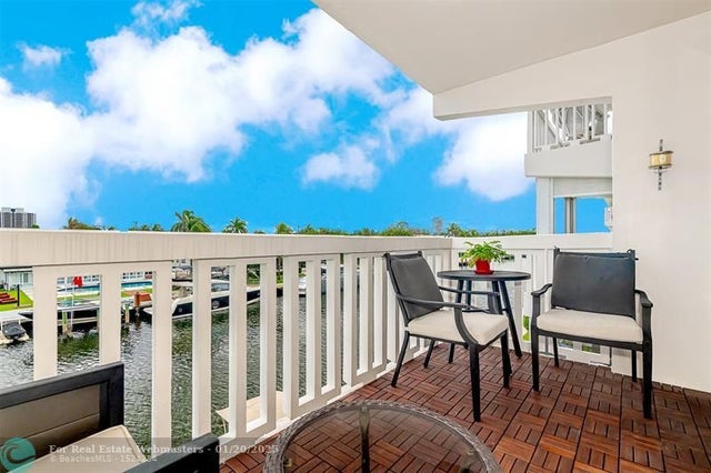 4 of 29 - 455 Paradise Isle Blvd 302, Hallandale, FL